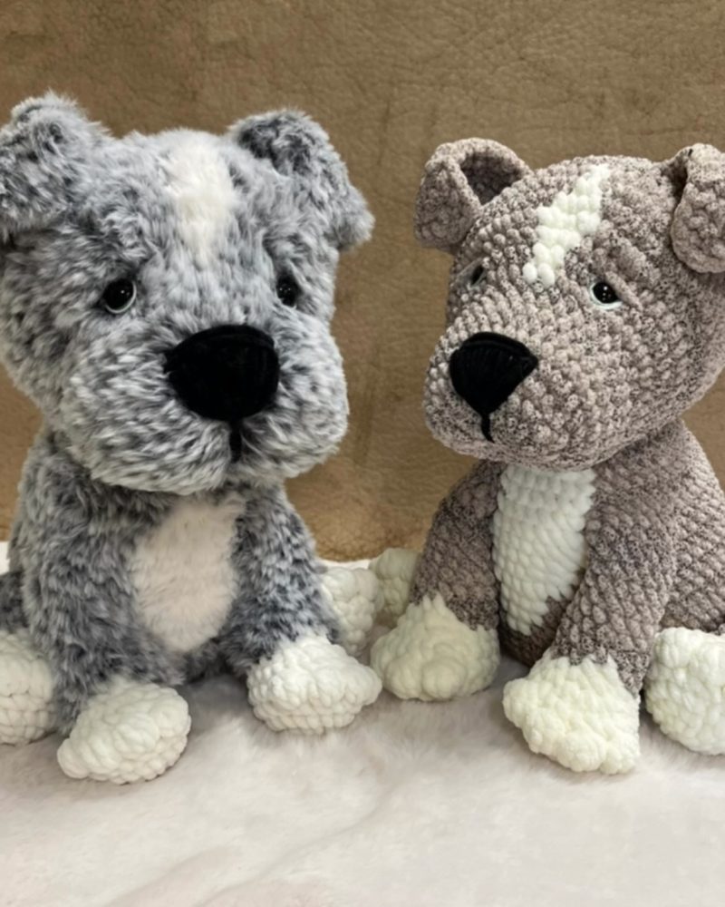 Twee gehaakte pitbull-puppy's